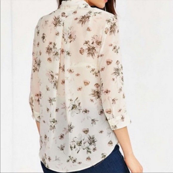 UO | Kimchi Blue | Olivia Floral Tie Neck Blouse - Picture 2 of 12